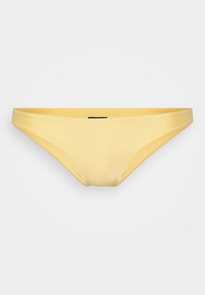 Gelber Bikiniunterteil aus glattem Stoff, mit einem minimalistischen Design, niedrig geschnitten und ohne sichtbare Verzierungen oder Muster.