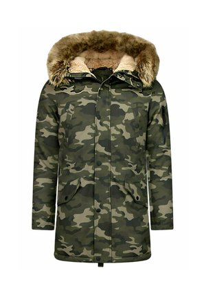 Lange winterparka met camouflageprint, met een capuchon gevoerd met bont, sluiting met knopen en ritssluiting, en klepzakken aan de voorkant.