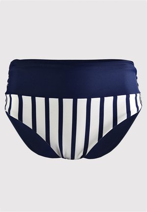 Bikini dolna część o wysokim stanie w granatowo-białe paski, wykonana z elastycznego materiału o gładkiej fakturze i bez widocznych elementów metalowych.