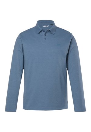 Polo a maniche lunghe di colore azzurro chiaro, realizzato in tessuto morbido. Presenta un colletto, una pattina con tre bottoni e un piccolo logo sul petto.