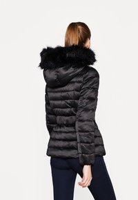 Esprit Collection Chaqueta de plumas - black