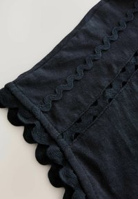 Thumbnail Image 6