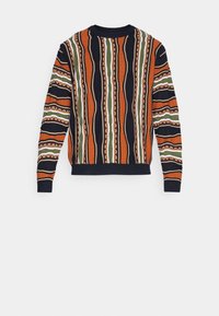 Gestrickter Pullover mit Rundhalsausschnitt, der orange, marineblaue und grüne Streifen aufweist, akzentuiert mit wellenförmigen Mustern sowie einem gerippten Saum und Bündchen.