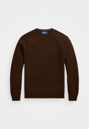 Jersey marrón de punto con cuello redondo, mangas largas y un pequeño logo bordado en el pecho. Textura suave y corte clásico.
