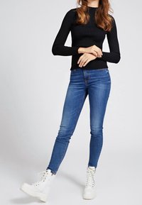 Guess Sweter