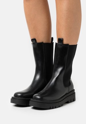 PCTIA CHELSEA BOOT - Platform boots - black