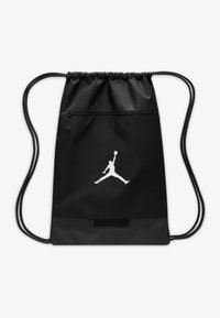 Mochila preta com cordão, feita de tecido resistente, com um logótipo Jumpman branco, um bolso com fecho e um painel inferior texturizado.