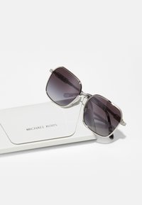 Michael Kors CADIZ - Ochelari de soare - shiny silver-coloured/navy