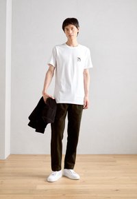 Lindbergh EMBROIDERY TEE - Tricou cu imprimeu - white