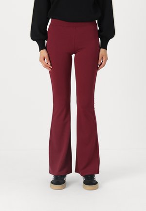 ONLPAIGE FLARED PANT - Auduma bikses - burgundy