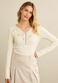 Next LONG SLEEVE V-NECK LACE DETAIL TOP - Langærmet T-shirt - ecru cream