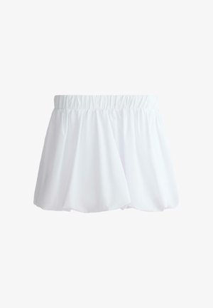 Fehér mini szoknya rugalmas derékrésszel és begyűrt, enyhén szárnyas anyaggal, amely buborék szegélyű sziluettet alkot.