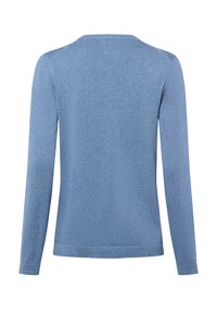 Pull léger bleu, à manches longues, avec un col rond. Tissu tricoté doux et texturé. Design simple, sans motifs ni accents visibles.