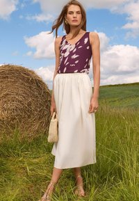 Love & Roses V NECK BACK - REGULAR FIT - Viršus - red animal