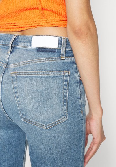 RE/DONE STOVE PIPE - Straight leg jeans - synth fade