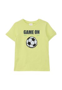 Lichtgroen katoenen T-shirt met korte mouwen, ronde halslijn en een zwart-wit voetbalafbeelding met de tekst "GAME ON" erboven.