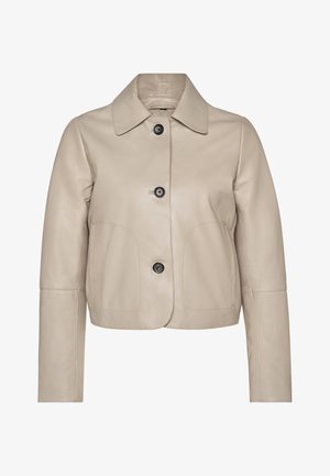 Beige cropped leren jas met drie zwarte knopen, een puntige kraag, lange mouwen en voorste opgestikte zakken.