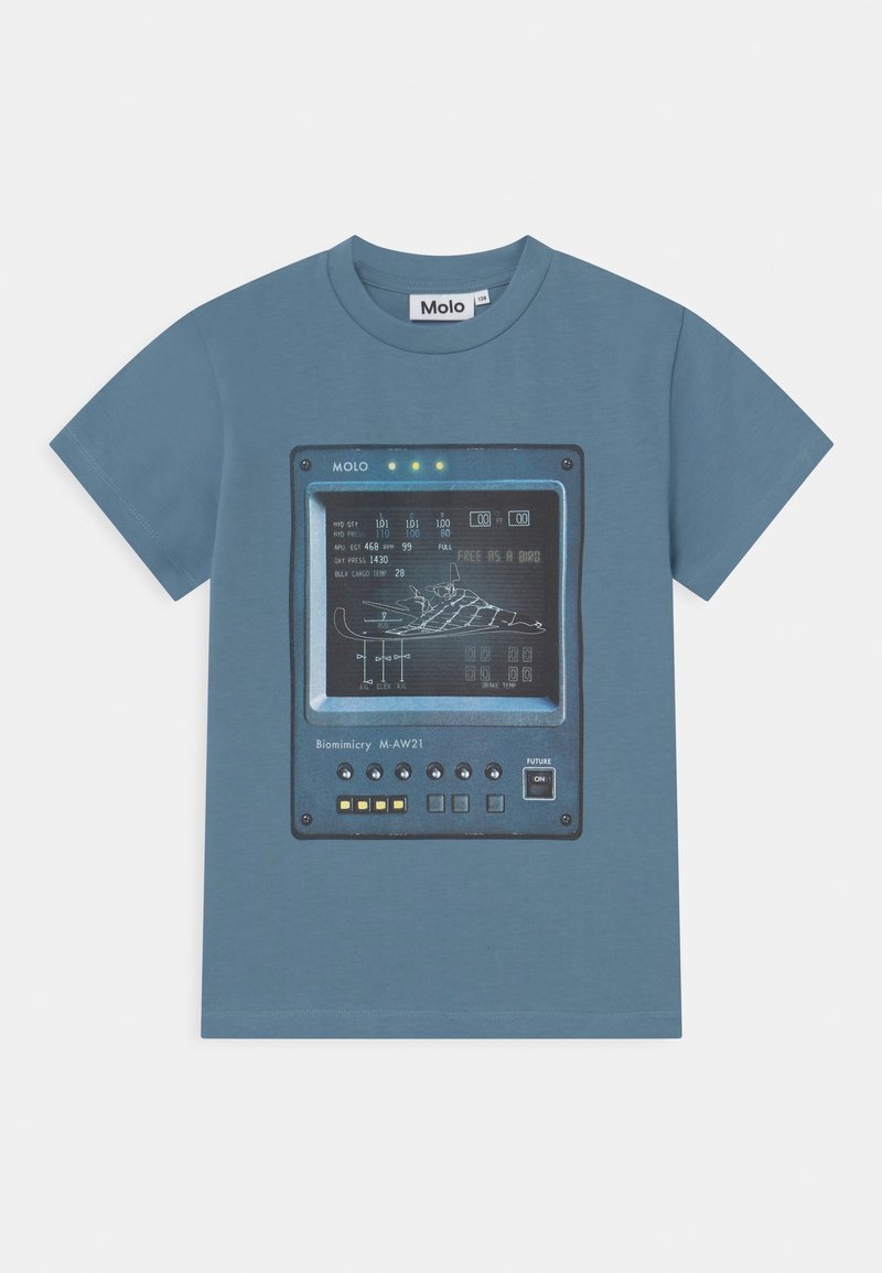 T-shirt bleu à manches courtes avec une impression graphique ressemblant à un panneau de contrôle, comportant des lignes, du texte et des boutons colorés. Tissu : mélange de coton.