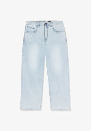 Jasnoniebieskie dżinsy o prostych nogawkach z przednim guzikiem i zamkiem błyskawicznym, szlufkami na pasek oraz kieszeniami z przodu i z tyłu.