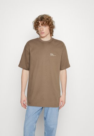 Dr.Denim TROOPER TEE - Tricou cu imprimeu - walnut