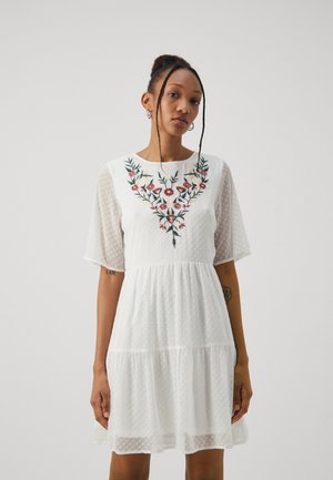 Vero Moda VMDAISEY 2/4 SHORT DRESS  - Denní šaty - bright white