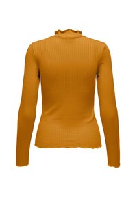 Langarige mosterdkleurige top met ribbeltextuur, voorzien van een hoge ruches-kraag en een golvende zoom. Soepele stof met een aansluitende pasvorm.