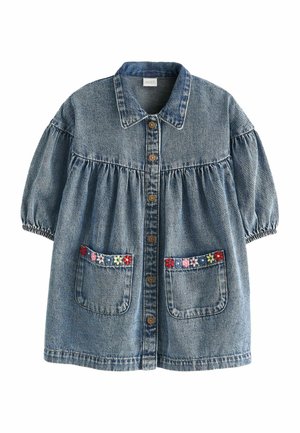 Denim babykjole med knapper foran, puffede ærmer, to forlommer broderet med farverige blomster.
