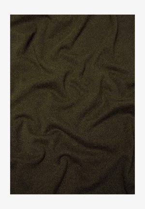 Donkergroen gebreide stof met een zachte textuur, met een licht golvend patroon dat de valt en flexibiliteit aangeeft.