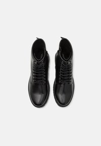 Pier One Snørestøvletter - black