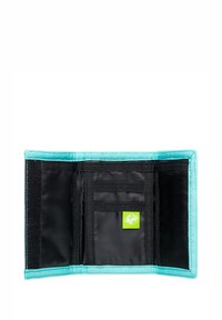 Portemonnee in turquoise en zwarte nylon, met meerdere kaartsleuven en een groene logo patch. Het interieur heeft een zachte, gestructureerde afwerking.