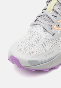 New Balance DYNASOFT NITREL V5 UNISEX - Scarpe da corsa su strada - grey matter