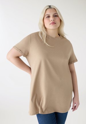 - T-shirt basic