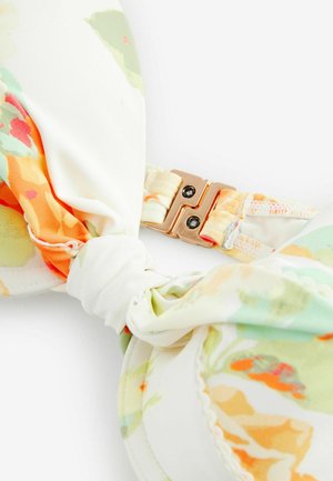Bralet iz bikinija s cvetnim vzorcem v pastelnih barvah, ki ima detajl vozla in kovinsko zaponko s tremi črnimi studenčki. Gladek tekstil.