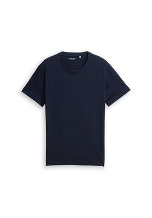 Navyblauw T-shirt met korte mouwen en ronde hals, met klein geborduurd logo op de linkerborst, plat gelegd op een witte achtergrond.