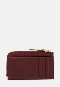 Bordeaux leren portefeuille met ritssluiting, voorzien van meerdere kaartsleuven en een geperst merkembleem. Gladde textuur en compact ontwerp.