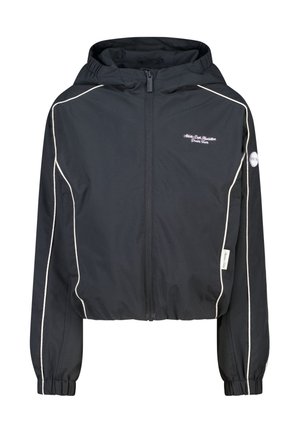Zwarte jas met capuchon, elastische manchetten, witte biezen, rits aan de voorkant en geborduurd logo op de borst. Gemaakt van lichtgewicht, waterafstotend materiaal.