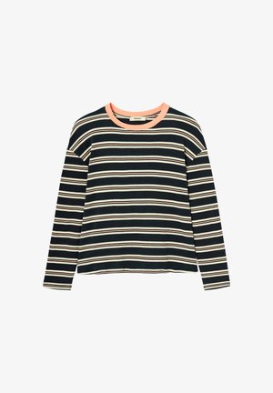 Chemise noire à manches longues avec des rayures horizontales blanches et orange et un col rond couleur pêche.