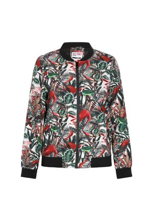 Bomber striukė su tropiniu raštu, kuriame pavaizduoti raudoni flamingai ir žali lapai. Juodi stačiakampiai rankogaliai ir juosta juosmens, užtrauktuko uždarymas.