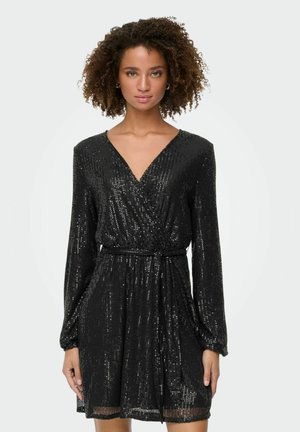 Robe noire en sequins avec un décolleté en V, des manches longues et une taille cintrée. Dotée d'une jupe évasée et d'une finition texturée et brillante.