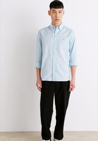 Tommy Hilfiger SOFT FLEX GINGHAM - Košeľa - vessel blue/optic white