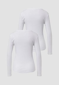 Witte t-shirts met lange mouwen gemaakt van zachte katoen. Beschikt over een ronde halslijn en een getailleerde pasvorm, gezien van de voorkant en achterkant.