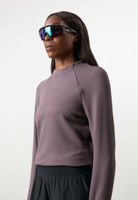 NNormal BEKLEIDUNG 
 - T-shirt à manches longues - dunkelviolett