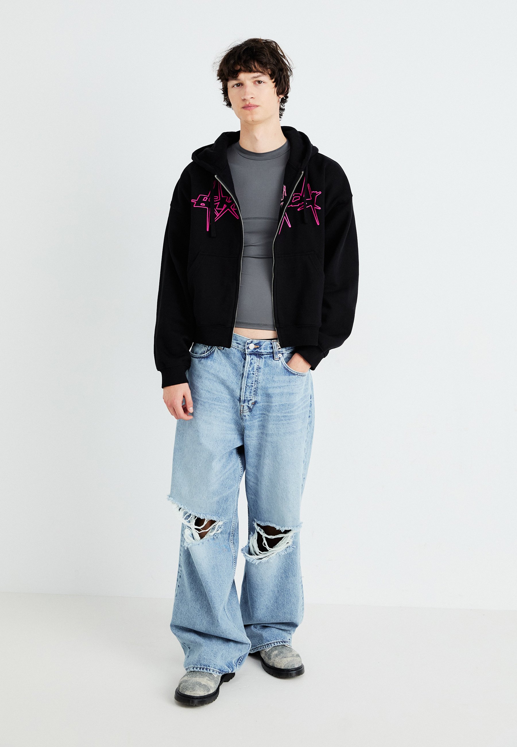Weekday BOXY GRAPHIC ZIP HOODIE - Zip-up sweatshirt - black