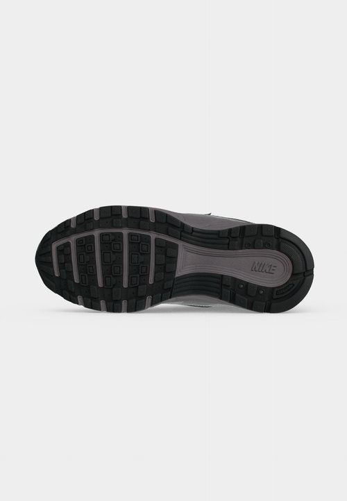 Nike P 6000 LACE UNISEX - Trainers - black/metallic silver-coloured/pencil point/dark grey — photo 6