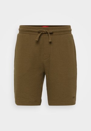 Olivenfargede shorts i bomullsblanding med en teksturert vaffeldesign, som har elastisk midje og snor, samt en frontlomme.