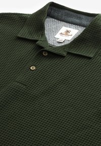 Next TEXTURED WAFFLE REGULAR FIT - Polosärk - olive green