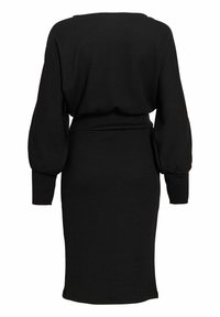 Musta neulemekko, jossa pitkät, pussimaiset hihat ja istuva vyötärö. Sileä pinta, polvipituinen malli ja pyöreä avonainen takakaula-aukko.