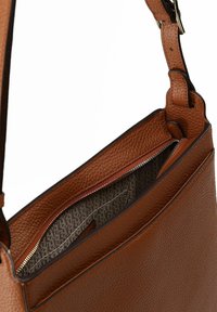 AIGNER PURA SCHULTER  26 CM - Bolso de mano - cognac brown