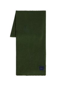 Groene geribbelde gebreide sjaal in rechthoekige vorm, met een marineblauwe patch met een logo. Duurzame stof met een gestructureerde uitstraling.