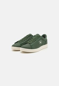 Lacoste CARNABY SET - Tenisice - vert/foncé beige